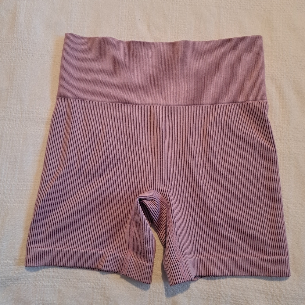 Colsie women's size M ribbed pink shorts, NWOT
